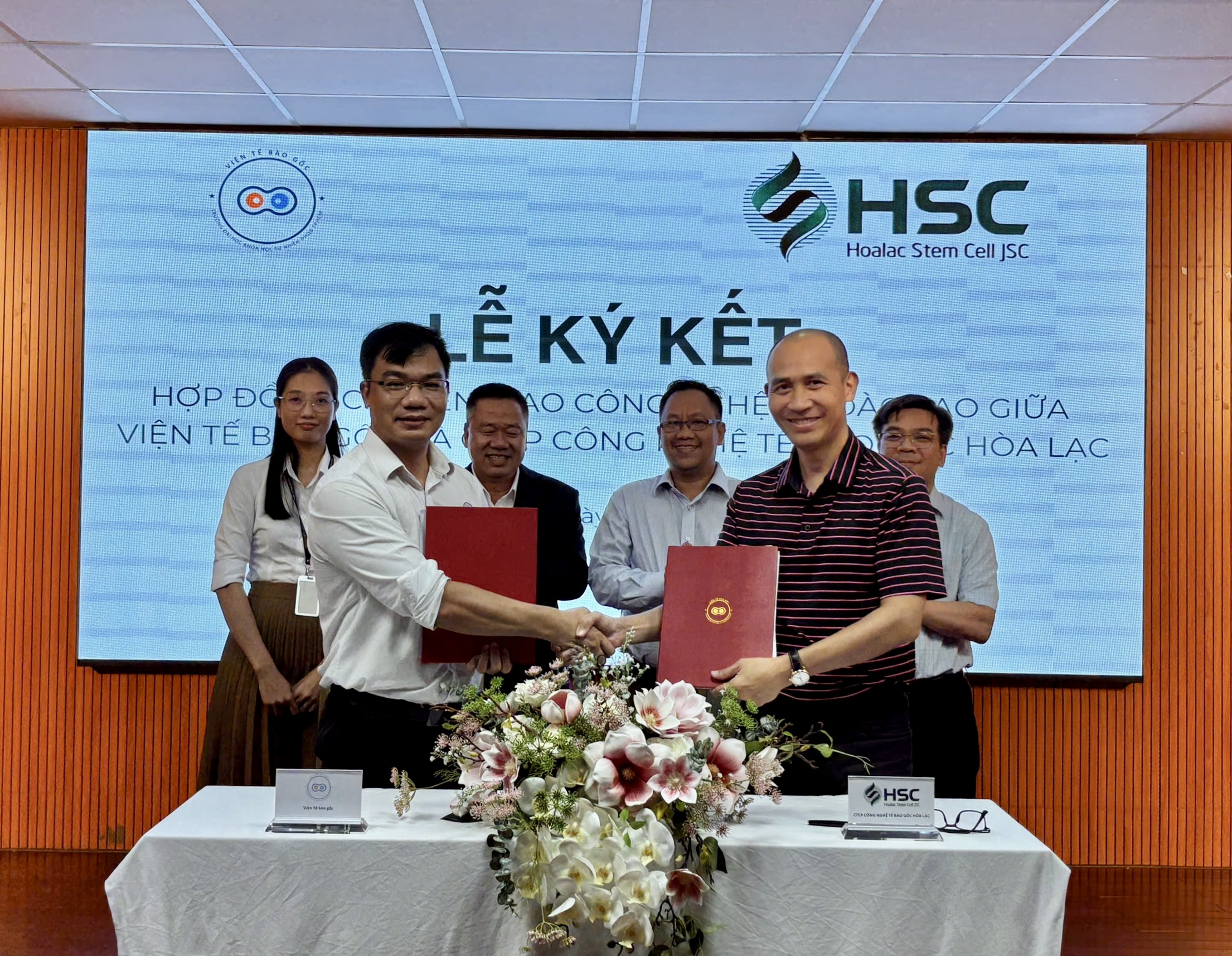 SCI and Hoa Lac Stem Cell officially signed a MoU