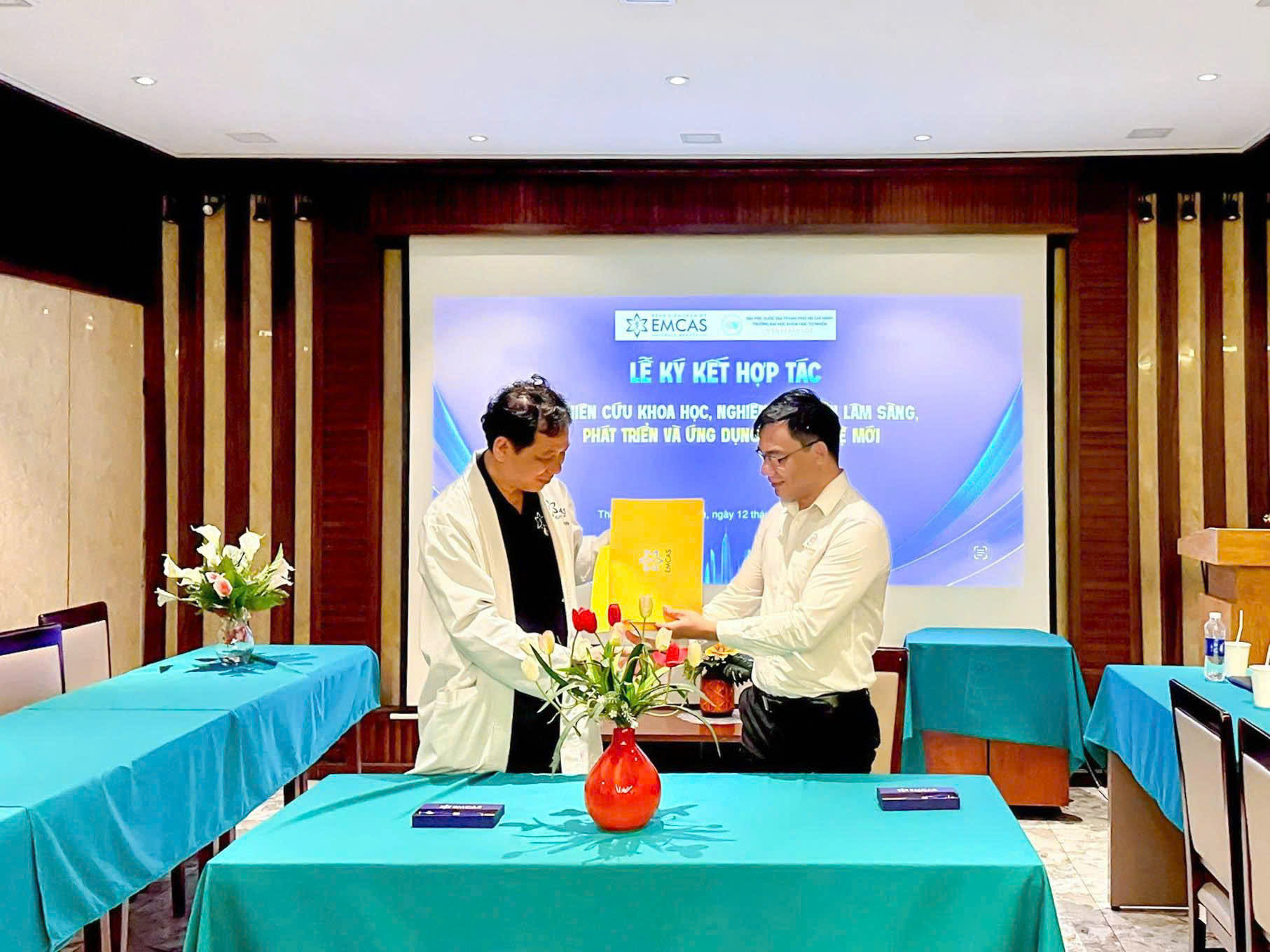 Viện Tế bào gốc và Bệnh viện thẩm mỹ EMCAS ký kết hợp tác về  nghiên cứu khoa học và phát triển công nghệ y sinh